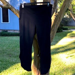 Fabletics Oasis High-Waisted Twist Pocket Leggings